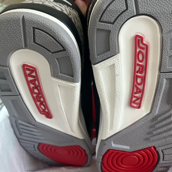 Air Jordan 3 Retro, size 7Y, never worn - Picture 2 of 6